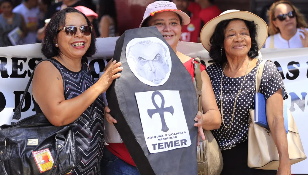 Manifestantes pedem a saída de Temer da presidência