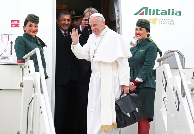Papa Francisco chega ao Egito