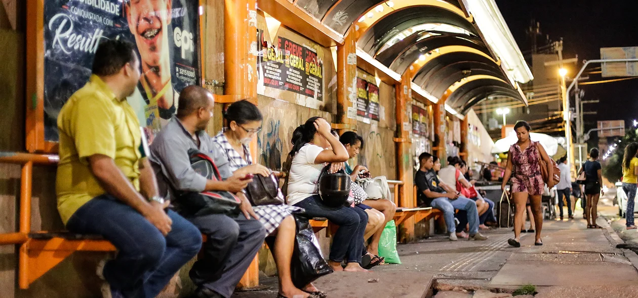 Parada de ônibus da Avenida Frei Serafim 