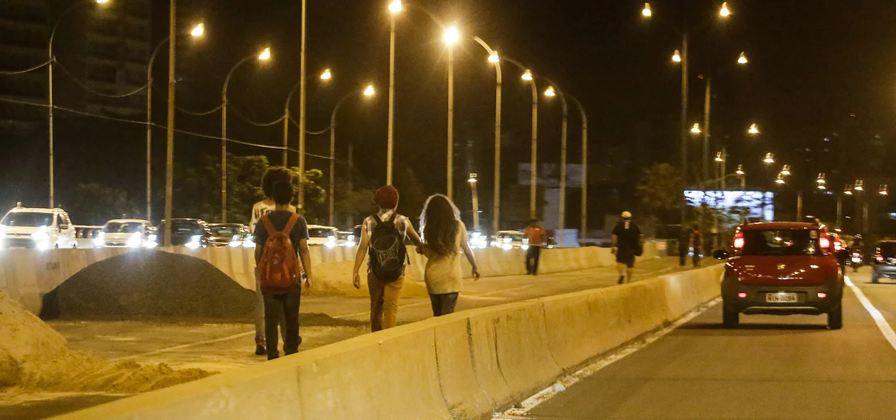 Paralisação deixa passageiros sem ônibus 