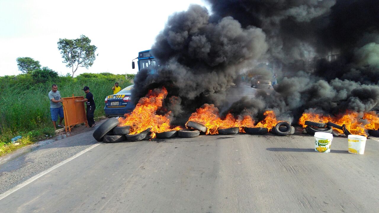 Pneus queimados em manifestação