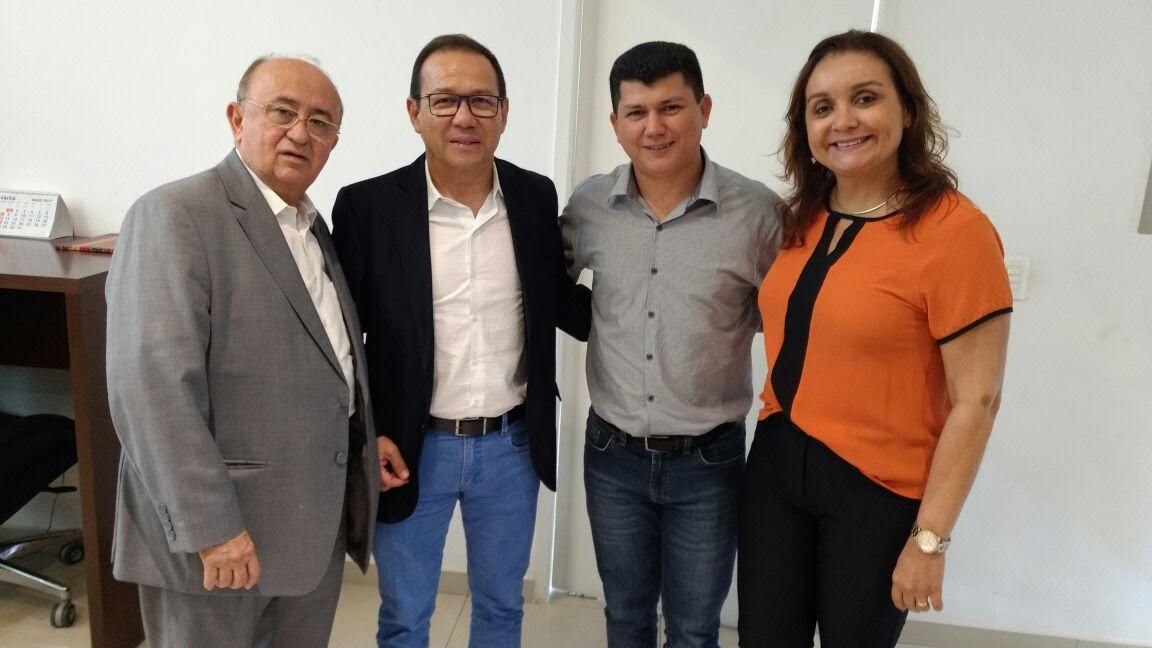 Prefeito Rubens Vieira busca parceria do Governo do Estado para habitação em Cocal
