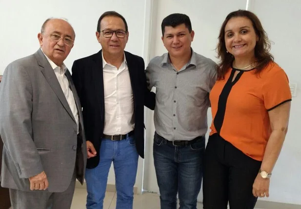 Prefeito Rubens Vieira busca parceria do Governo do Estado para habitação em Cocal