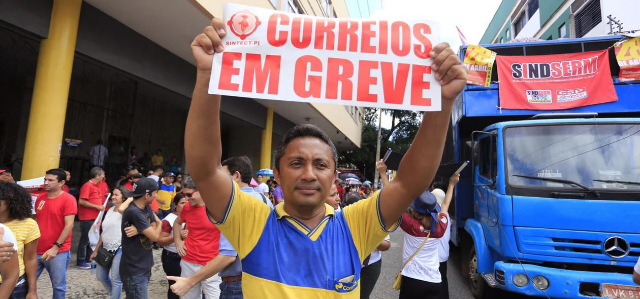 Trabalhadores dos Correios aderiam a greve por tempo indeterminado