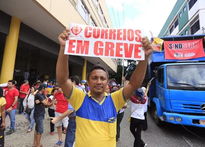 Trabalhadores dos Correios aderiam a greve por tempo indeterminado