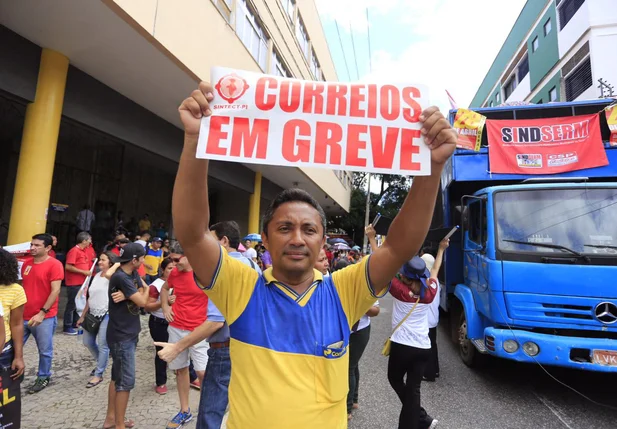 Trabalhadores dos Correios aderiam a greve por tempo indeterminado