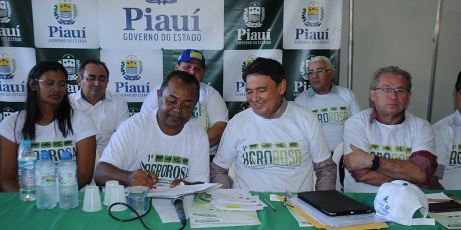 Governador Wellington Dias em Santa Rosa do Piauí