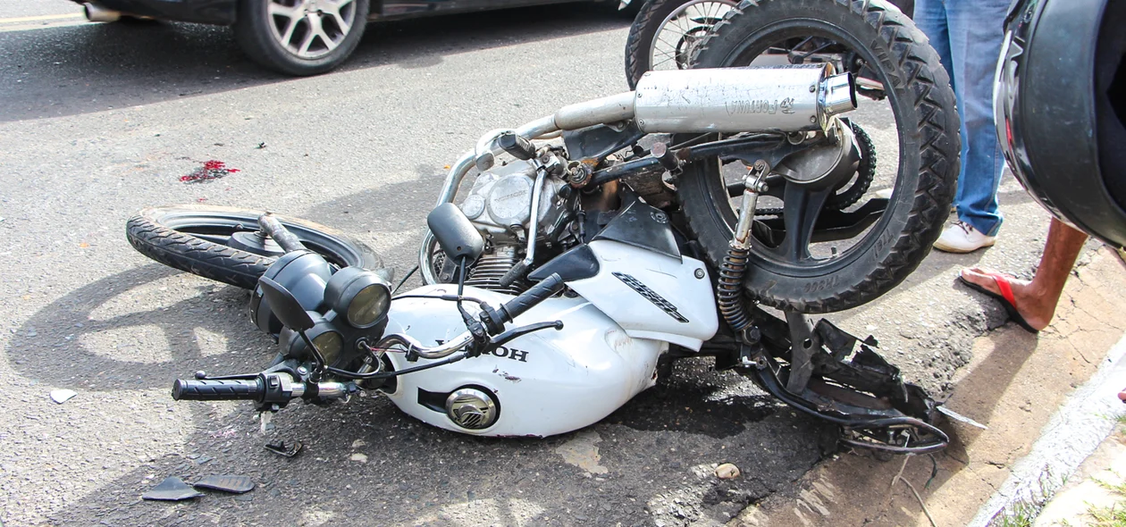 A moto ficou completamente destruída