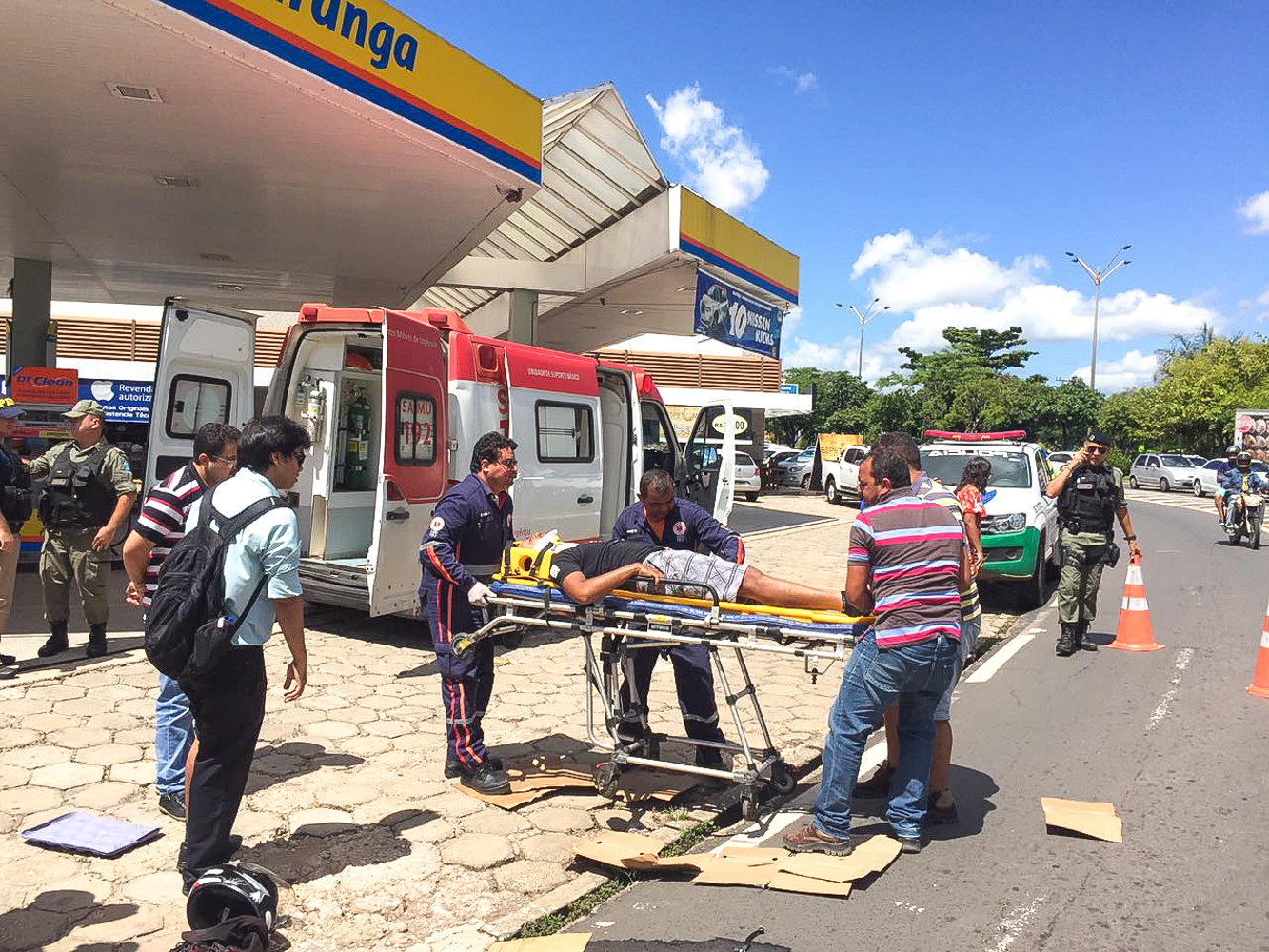 Equipe do Samu no local