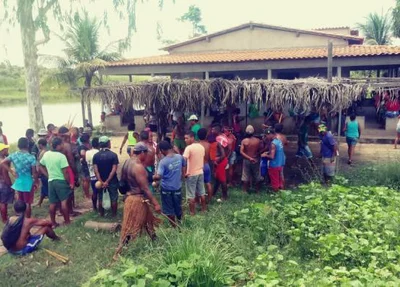 Índios da etnia gamela