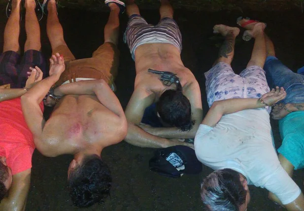 Quadrilha suspeita de realizar assaltos em Altos