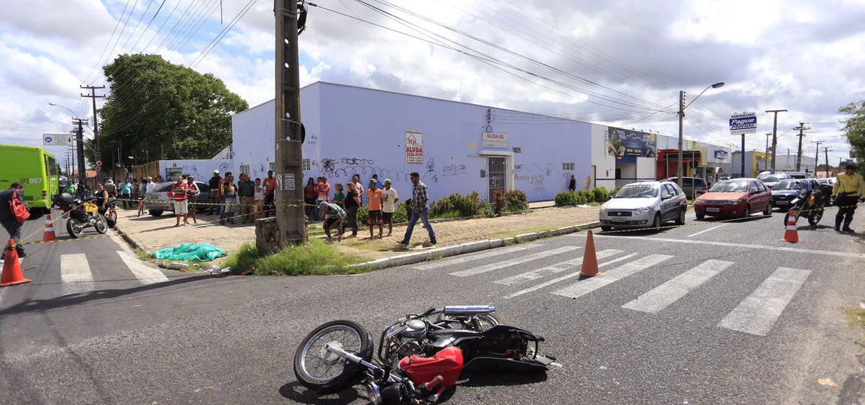 Acidente ocorreu no cruzamento da Alameda Parnaíba e Anísio de Abreu
