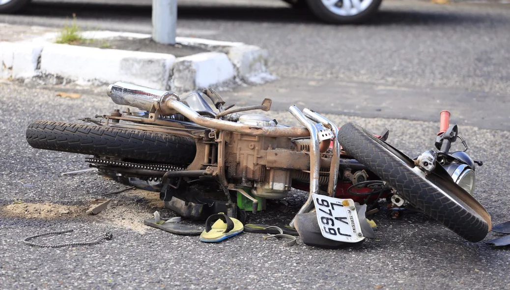 Motocicleta ficou destruída