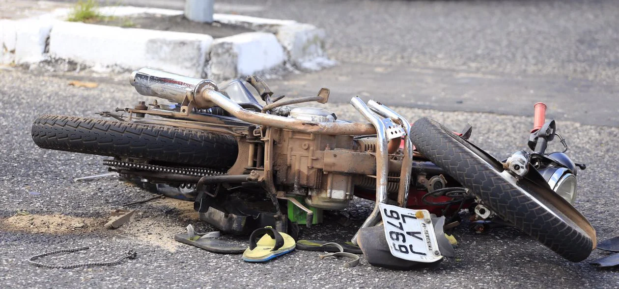 Motocicleta ficou destruída
