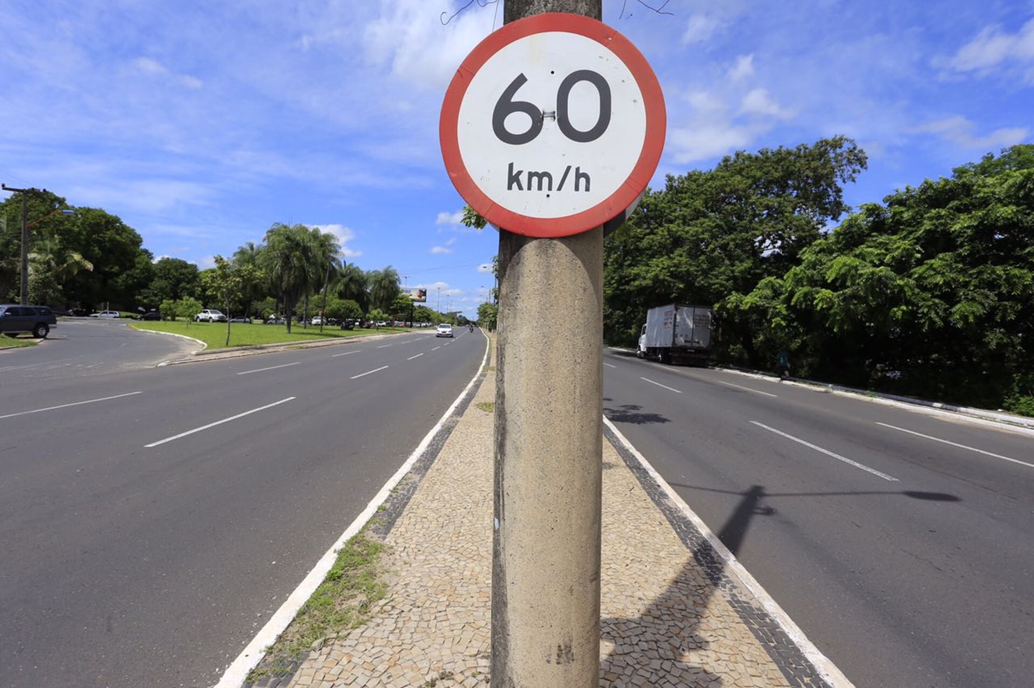 Mudança no limite máximo de velocidade