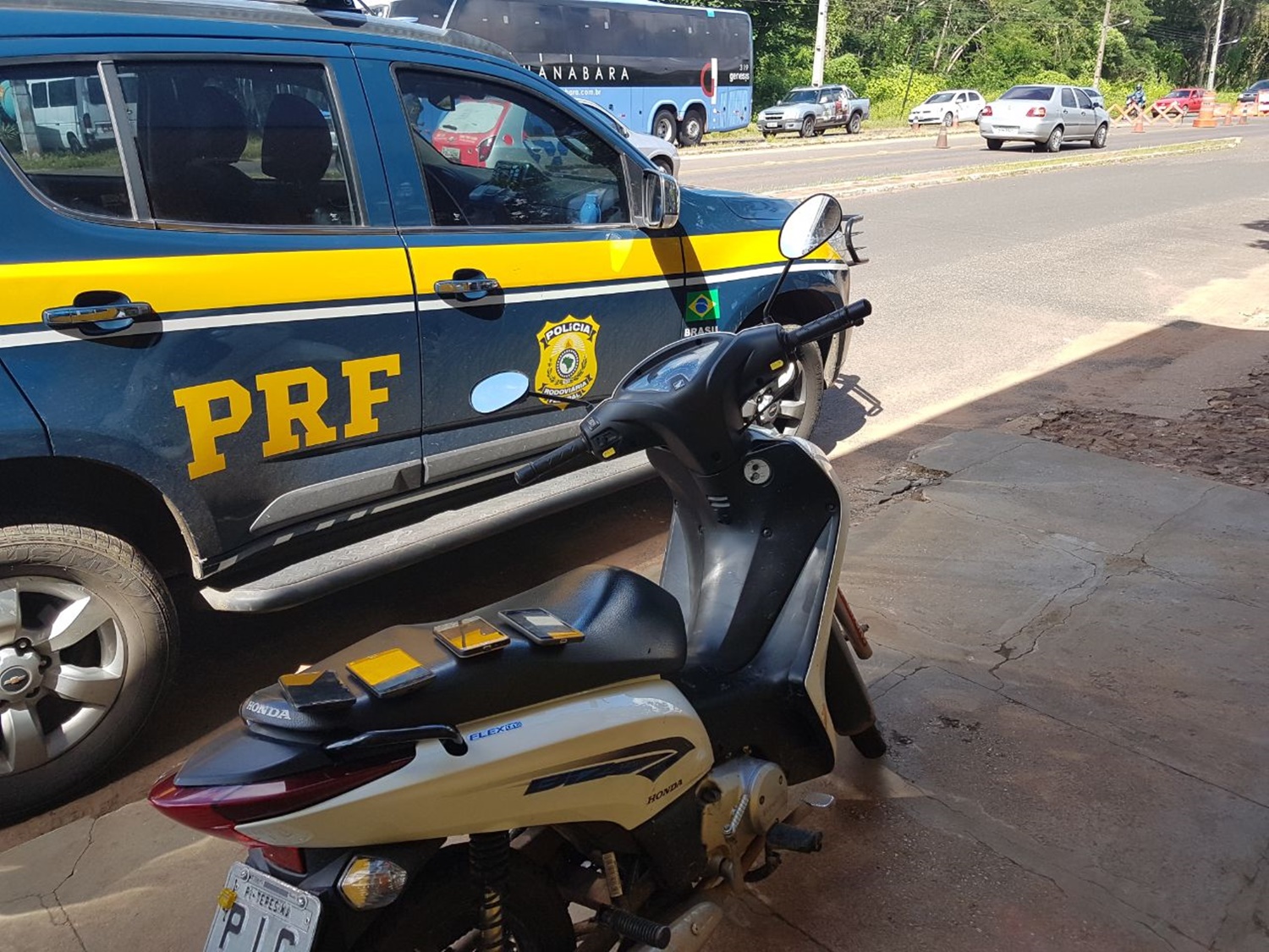PRF apreendeu moto roubada com o acusado