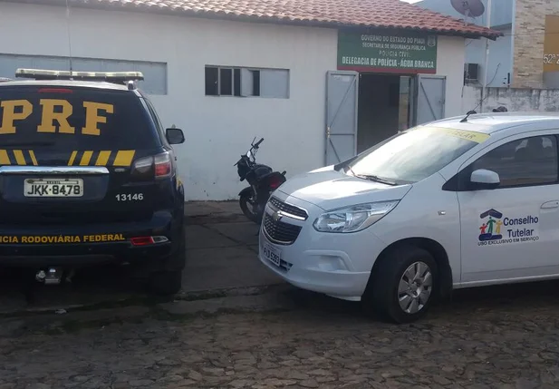 PRF apreende três menores e Conselho Tutelar é acionado