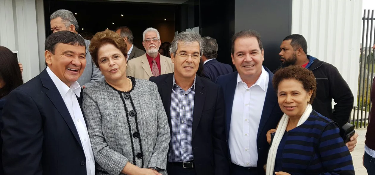 Wellington Dias e Dilma Rousseff durante ato em favor de Lula