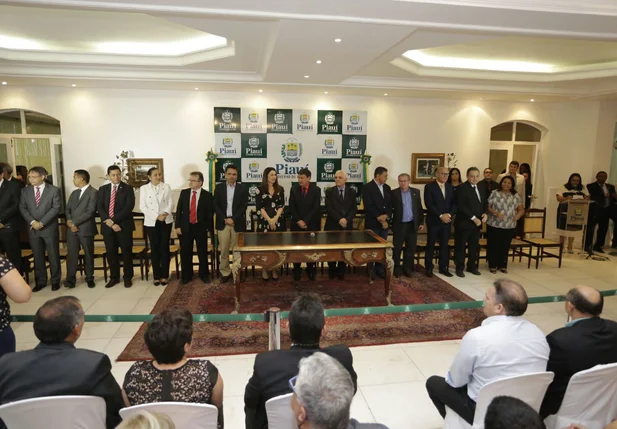 Gestores tomam posse no Palácio de Karnak