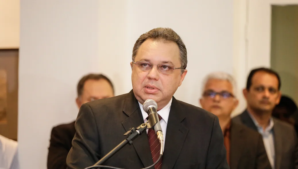 Florentino Alves Veras Neto Secretário de Saúde 