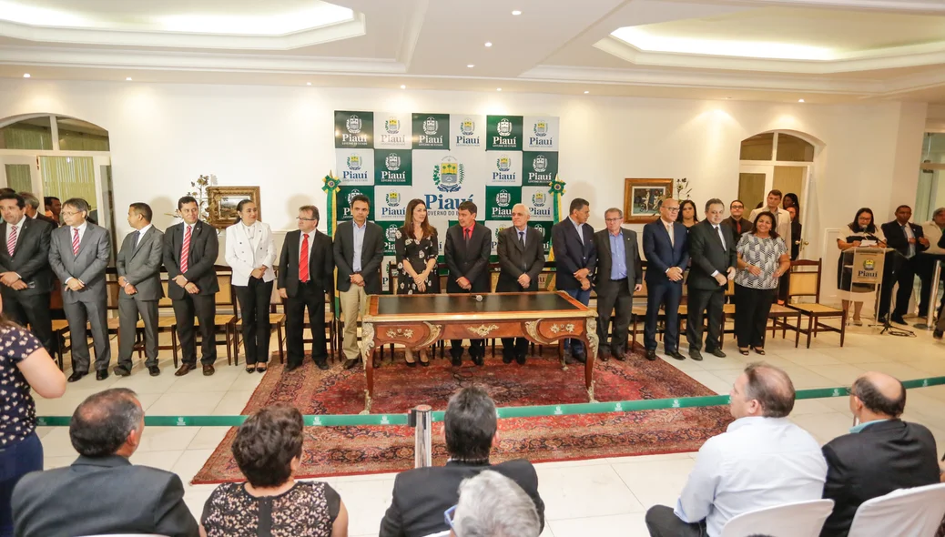 Governador empossa novos gestores