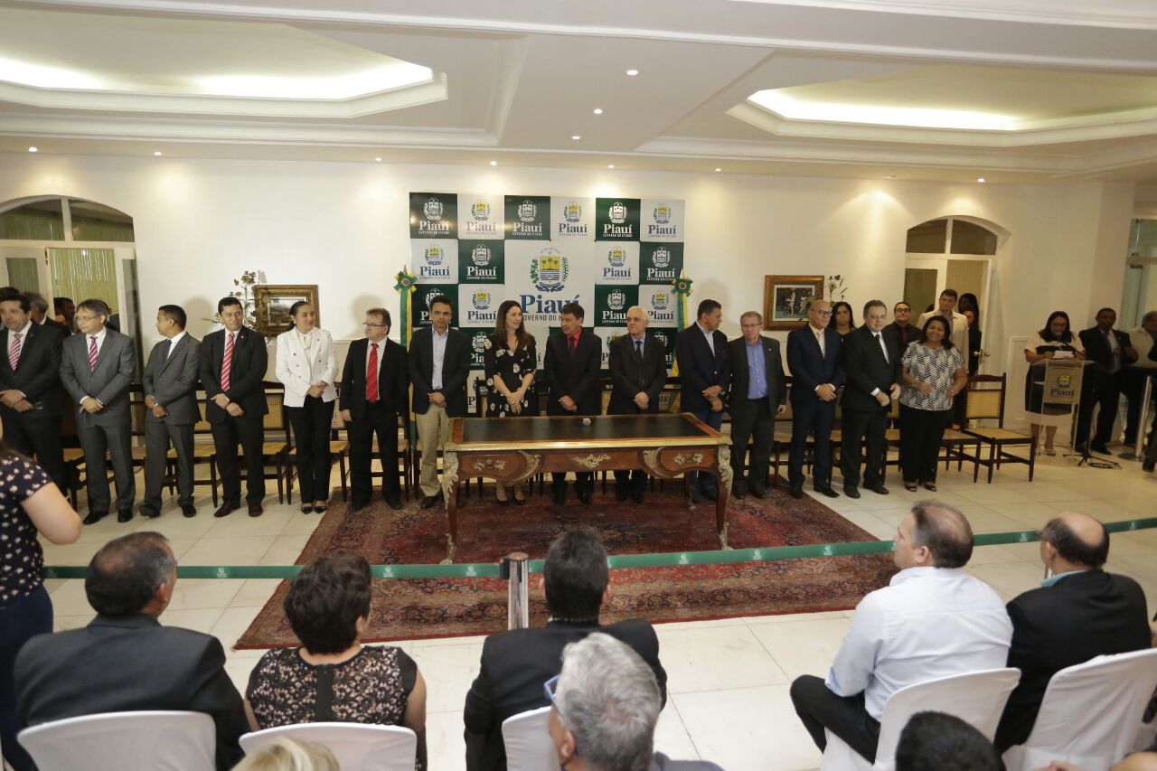 Governador empossa novos gestores