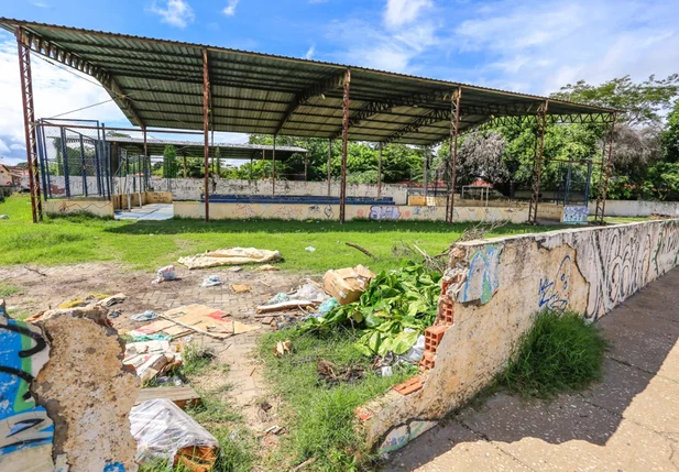 Quadra de esportes causa transtorno a moradores
