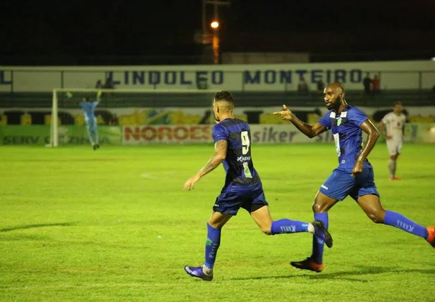 A equipe do Altos tem a vantagem do empate no duelo entre os times do interior do Piauí