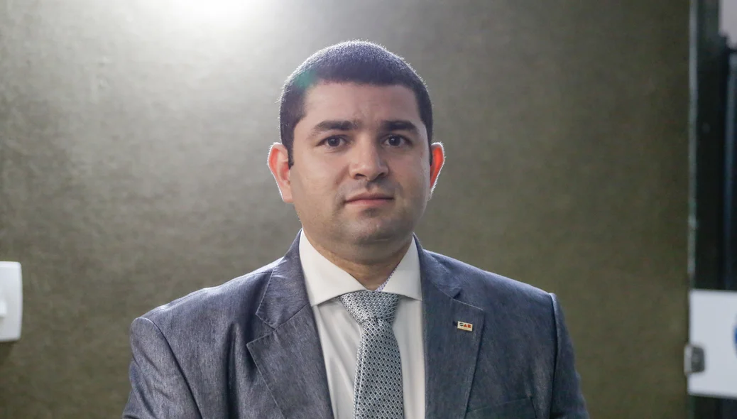 Elmano Lacerda presidente da comissão de direito trabalhista