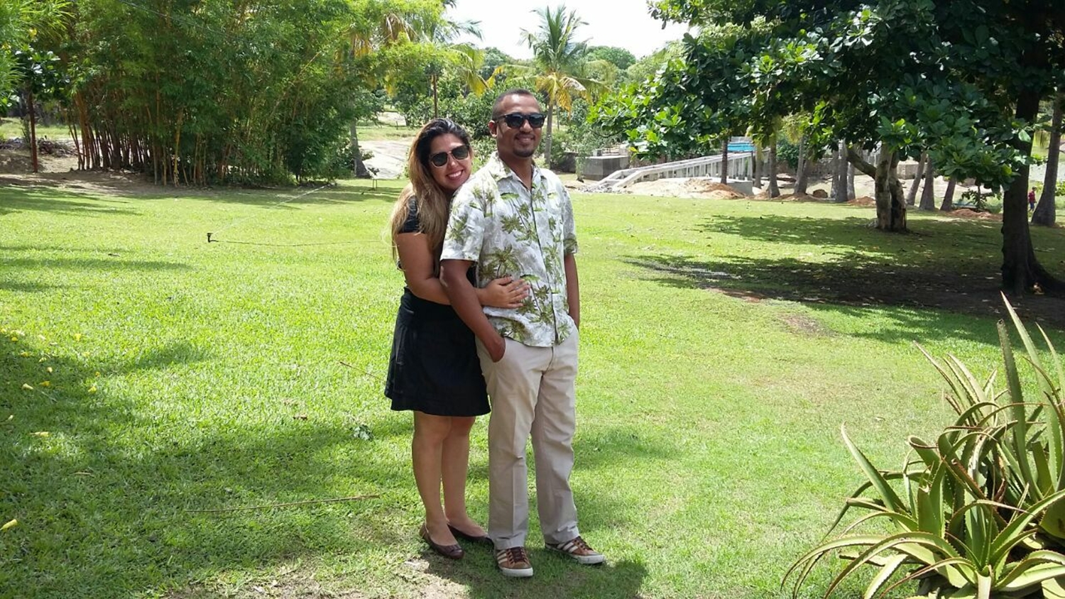 Monica e George após a notícia de que esperam um bebê