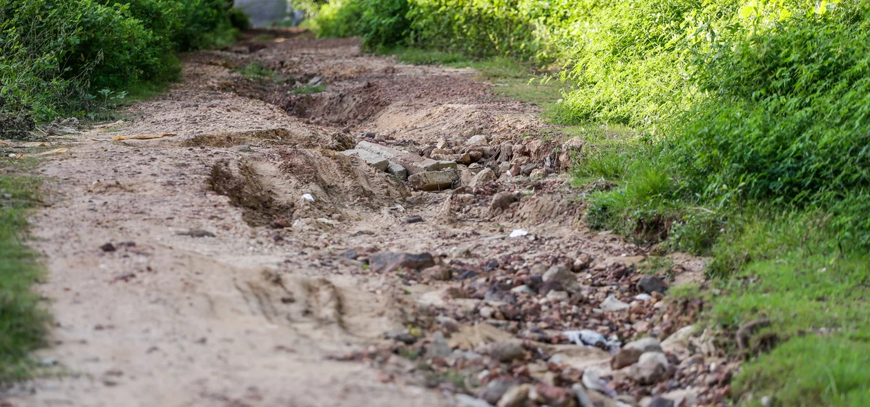Rua intrafegável no bairro Socopo