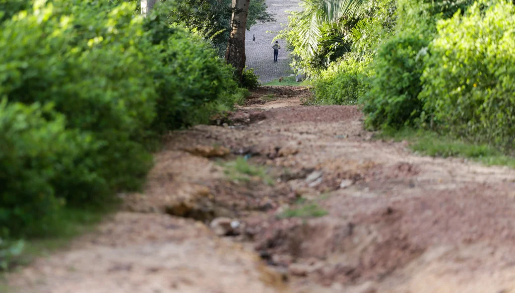 Obras de calçamento apenas em parte de rua 