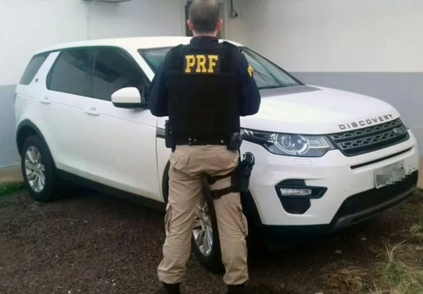 PRF aprrende carro de luxo