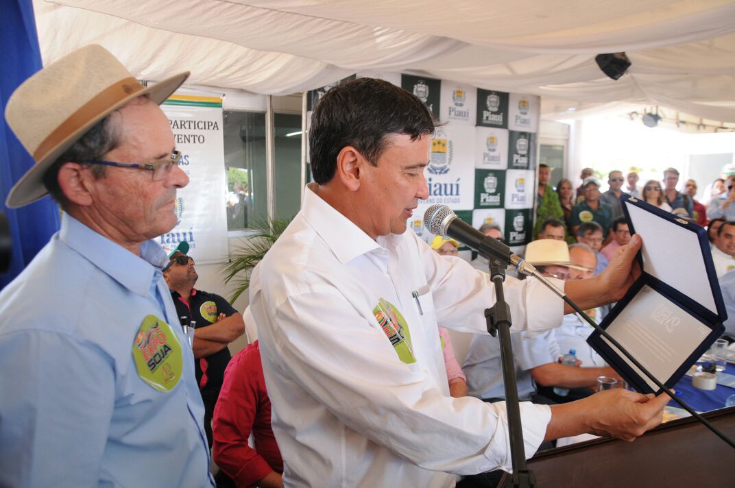 Solenidade de título de terras em Nova Santa Rosa