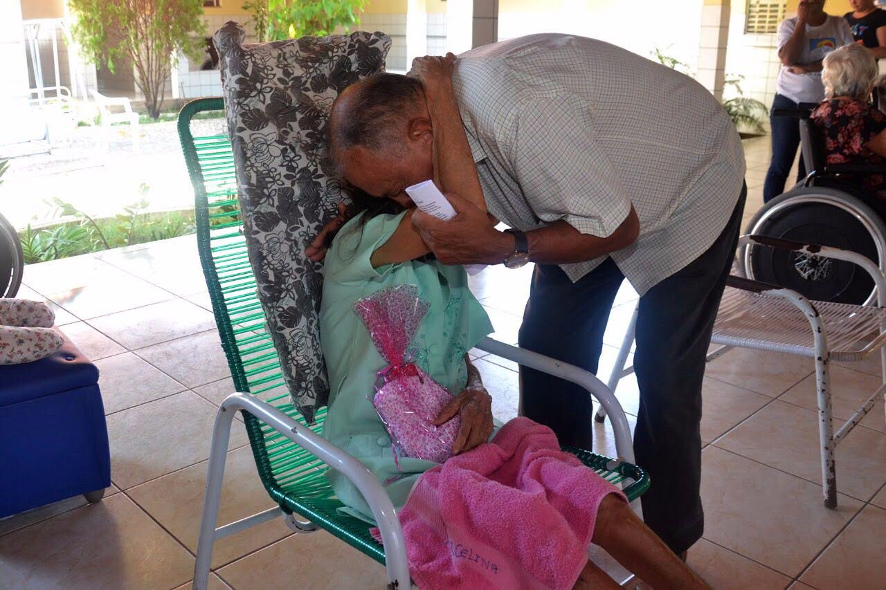 Idosas da Casa São José recebem visita de Dr. Pessoa