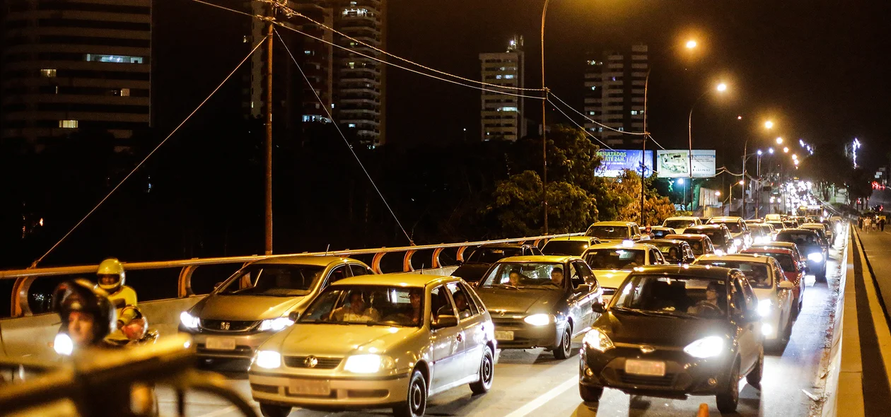 Acidente na Ponte JK causa congestionamento  