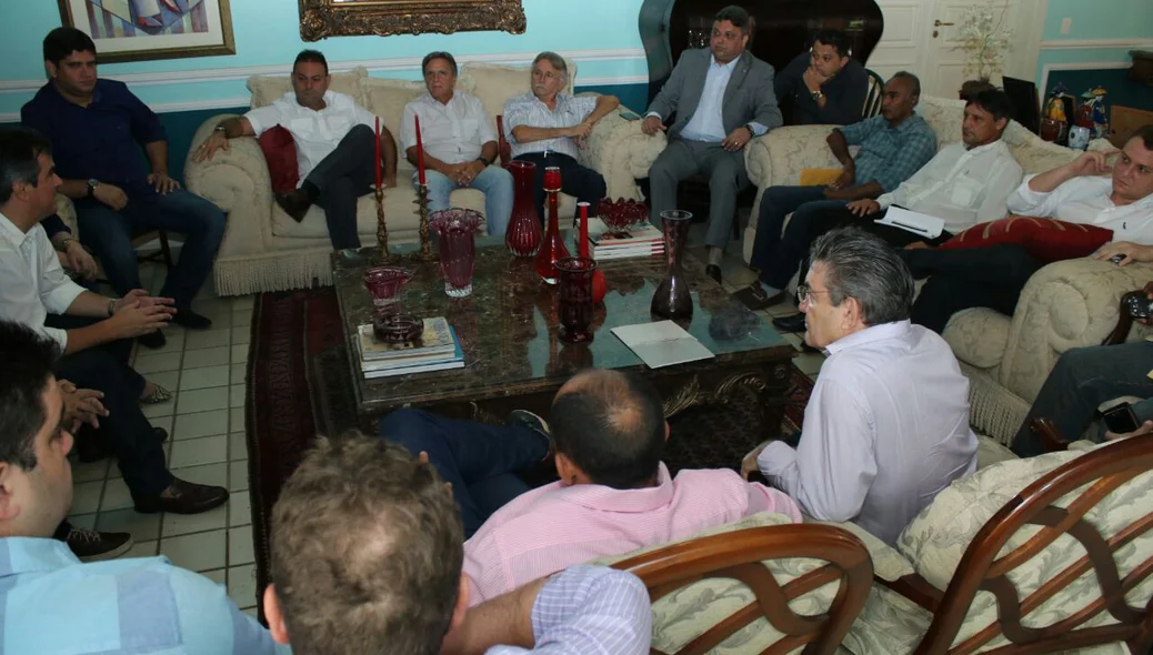Ciro Nogueira em conversa com os vereadores de Teresina