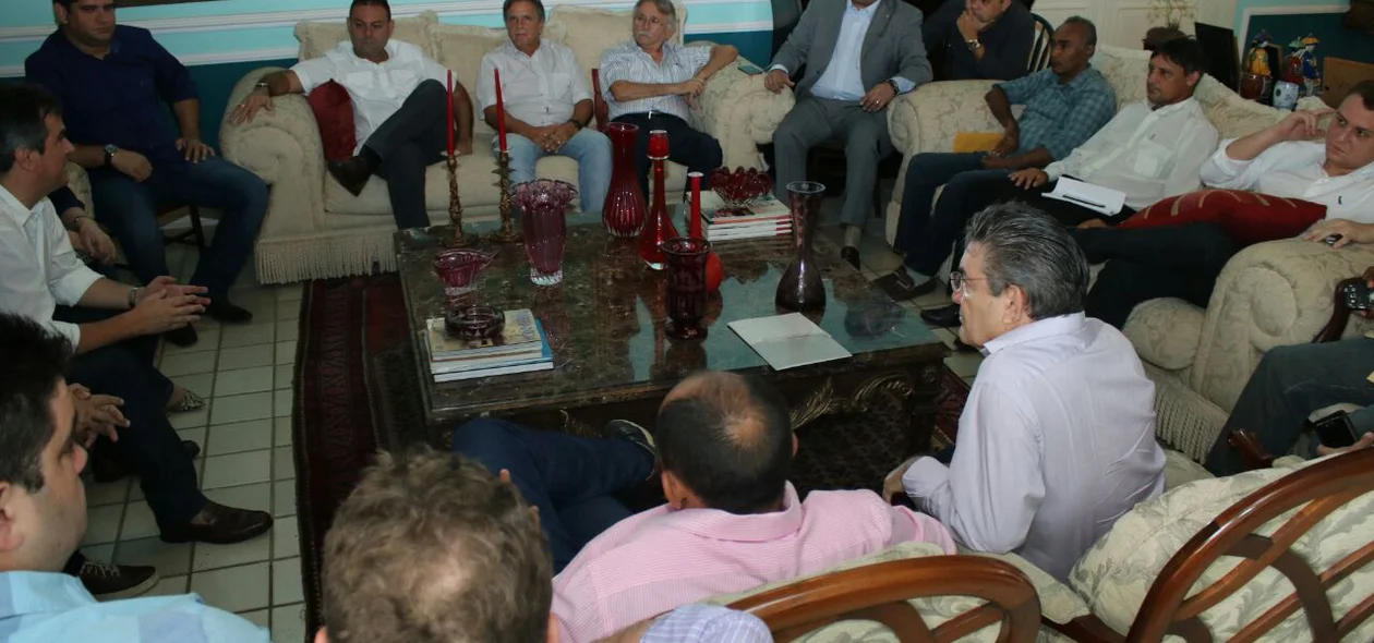 Ciro Nogueira em conversa com os vereadores de Teresina