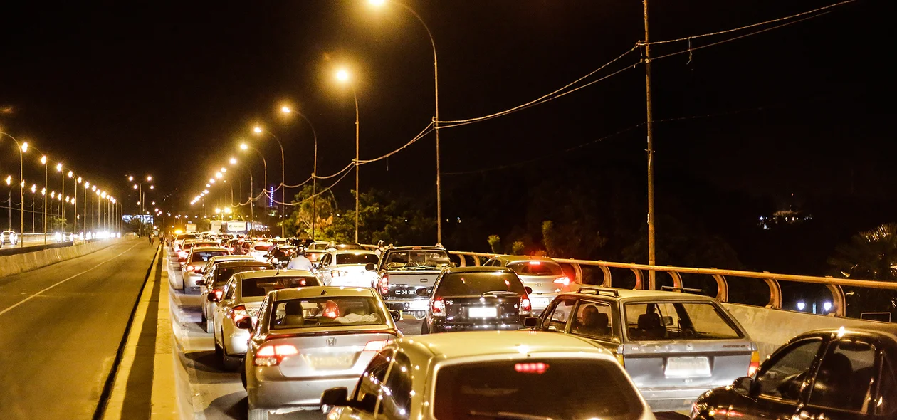 Motoristas enfrentam congestionamento 