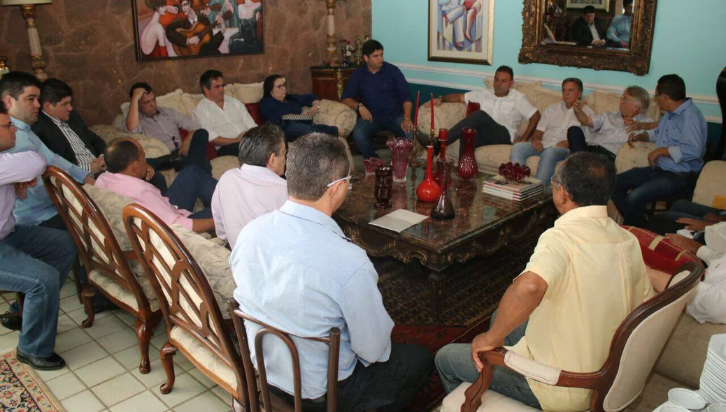 Senador Ciro Nogueira se reúne com vereadores de Teresina 