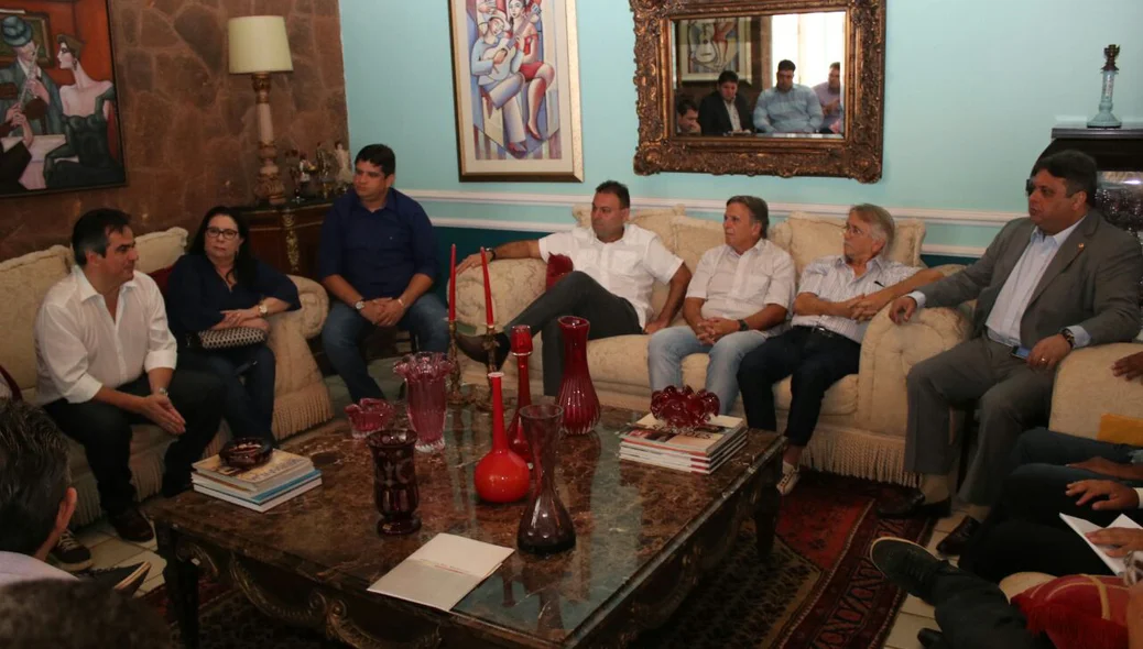 Vereadores reunidos com Ciro Nogueira