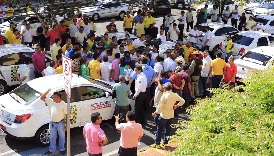 Taxistas entraram em confronto com os funcionários da Strans