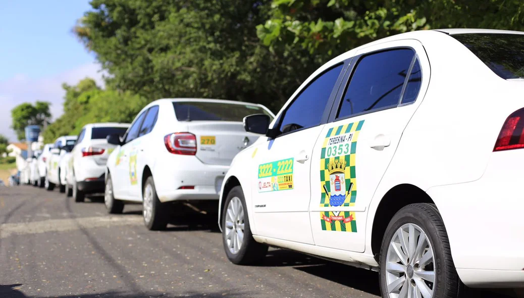 Taxistas fazem protesto em Teresina