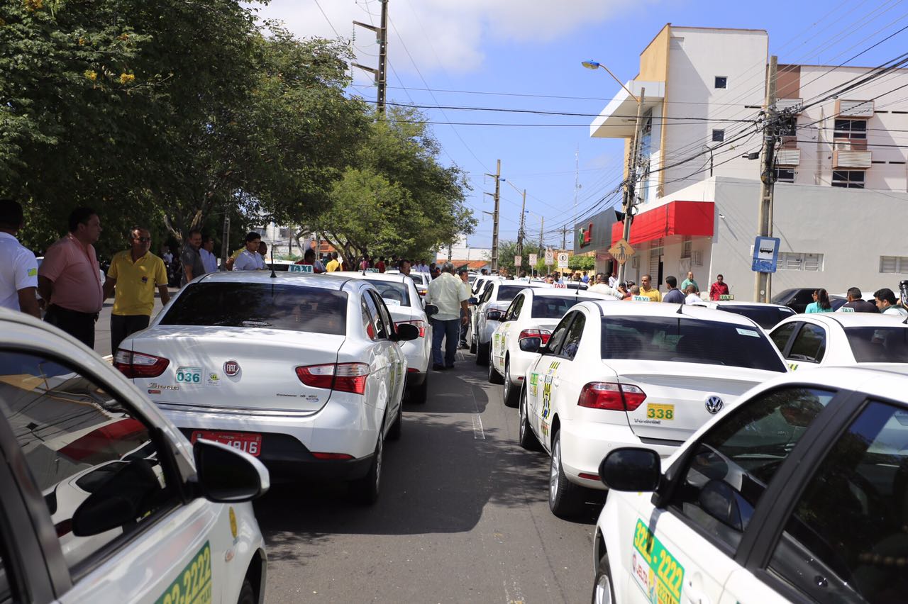 Taxistas pararam o trânsito
