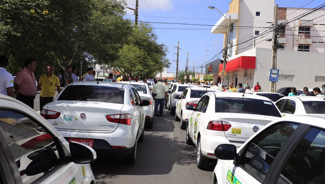 Taxistas pararam o trânsito