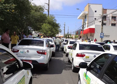 Taxistas pararam o trânsito