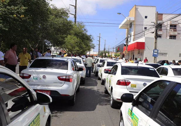 Taxistas pararam o trânsito