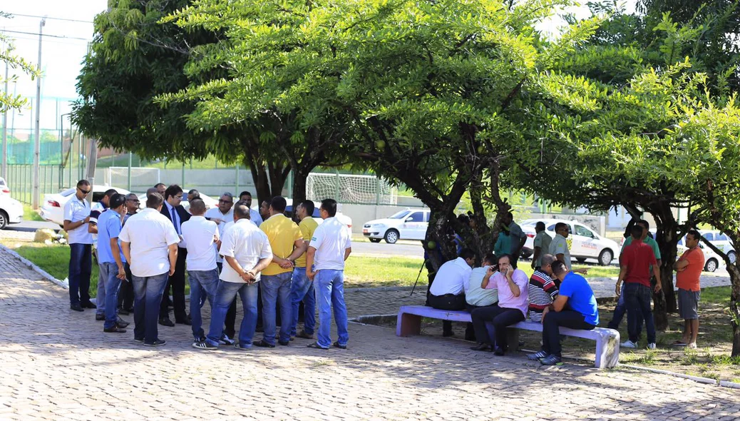 Taxistas se reúnem para manifestação em Teresina