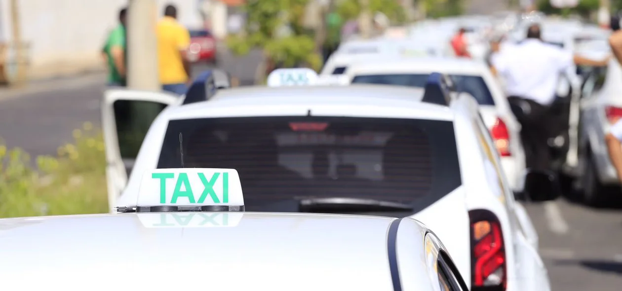 Taxistas tomam as ruas de Teresina
