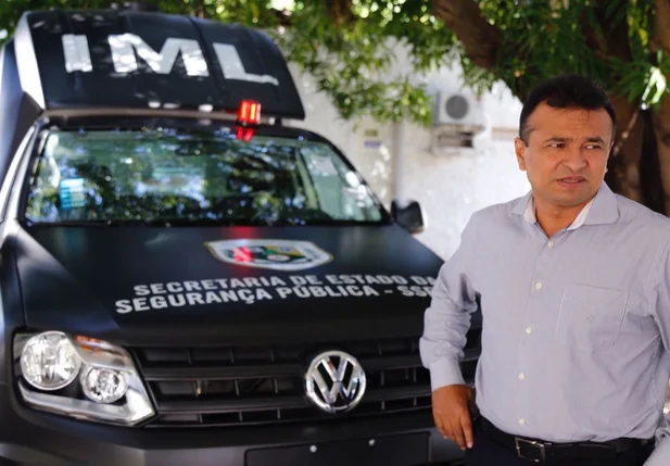 Fábio Abreu realiza entrega de viatura para o IML